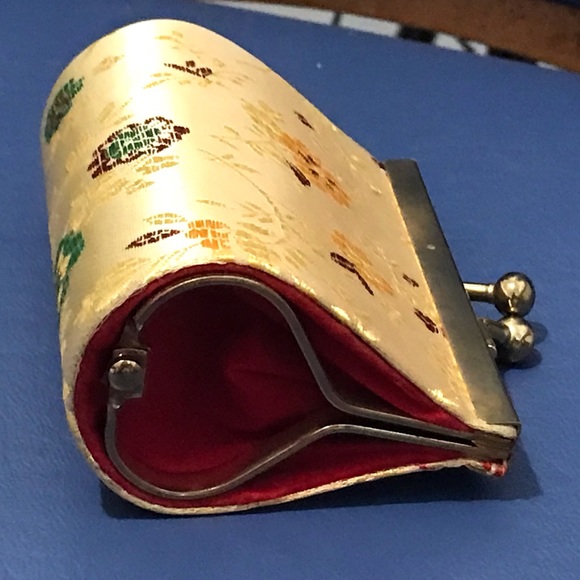 Silk floral kisslock coin purse - Picture 4 of 16